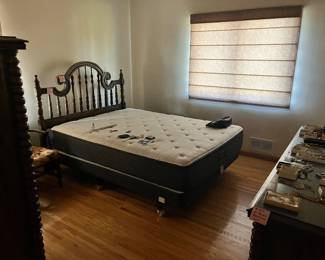 Bedroom set, jewelry, precious moments.