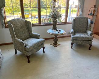Chairs and lamps and collectibles.