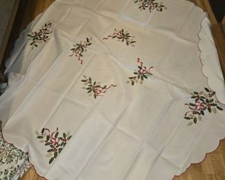 Round table cloth