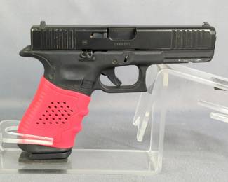 Austria Glock 22 Gen 5 .40 S&W Pistol SN# CAKH057, 3 Total Mags, Rubber Hand Grip, Paperwork, In Hard Case