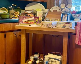 WOOD ROLLING KITCHEN CART