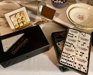 DOMINOES