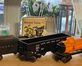 VINTAGE LIONEL TRAIN CARS