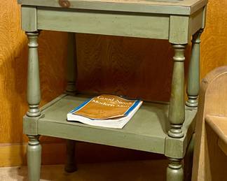 ACCENT TABLE WITH TOP DISPLAY