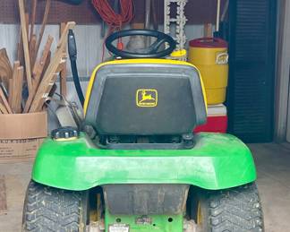 JOHN DEERE RIDING LAWN MOWER