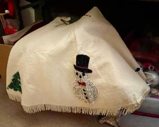 VINTAGE SEQUINS CHRISTMAS TREE SKIRT