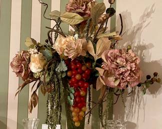 VINTAGE FLORAL ARRANGEMENT