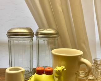 CITY CAFE-GARWOOD ADVERTISING CAMEL SALT/PEPPER SET.  SUGAR DISPENSERS FROM CITY CAFE