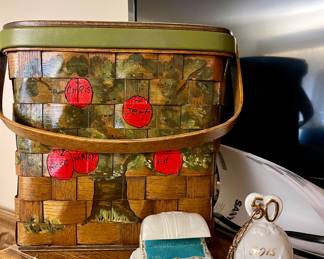 VINTAGE FAMILY TREE BASKET PURSE