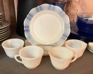 VINTAGE AMERICAN SWEETHEART SNACK PLATES AND CUPS