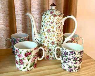 VINTAGE FLORAL TEA SET