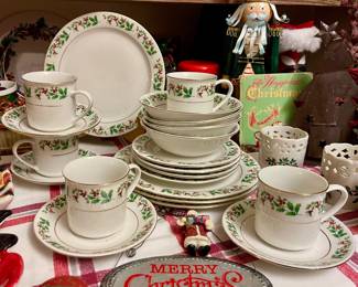 VINTAGE GIBSON “CHRISTMAS CHARM” DINNERWARE SET
