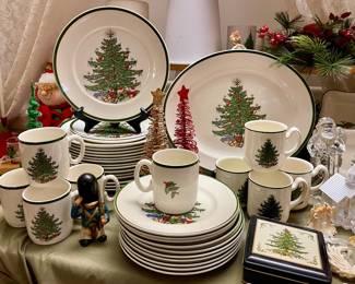 CUTHBERTSON CHRISTMAS TREE DINNERWARE SET