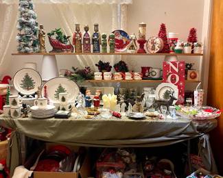 CHRISTMAS DECOR GALORE-LOTS OF CUTE VINTAGE CHRISTMAS