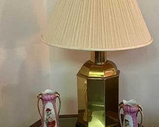 VINTAGE VASES, BRASS LAMP