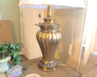 Vintage brass fluted urn table lamp