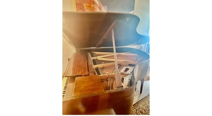 MOUNT VERNON ANTIQUE PIANO
