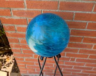 Blue Swirl Glass Gazing Ball wMetal Stand FPRG