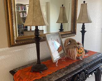 ENTRY TABLE, DECORATIVE LAMPS, WALL MIRROR