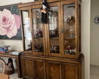 2 PC DISPLAY CABINET, MOST CONTENTS AVAILABLE - SOME MAY BE RETAINED BY CLIENT