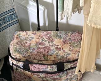 Floral Tapestry Rolling Sewing Machine Case
