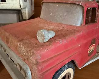 Vintage 1960s Tonka Suburban Pumper Fire Truck