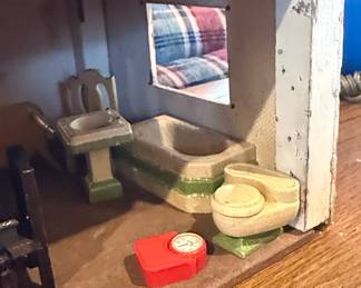 Vintage 1950s Marx Tin Litho Colonial Dollhouse