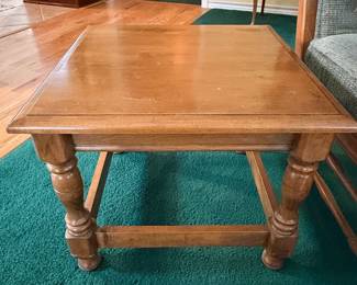 Traditional Turned-Leg End Table