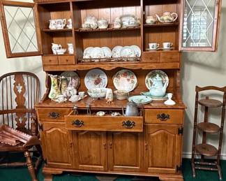 Traditional Oak China Cabinet with Hutch