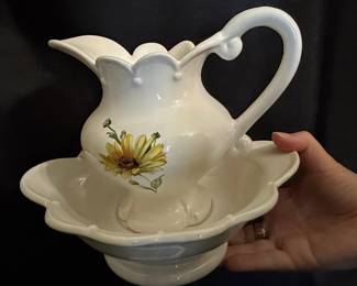 Vintage Sunflower Motif Wash Basin and Pitcher Set