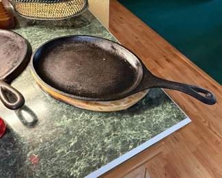 Vintage Cast Iron Oval Fajita Sizzle Platter with Wood Underliner