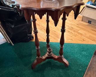 Victorian Walnut Scalloped-Top Tripod Parlor Table