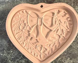 The Pampered Chef Family Heritage Stoneware Autumn Wreath Heart Mold