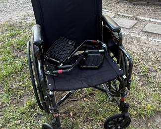 Everest & Jennings Advantage Wheelchair