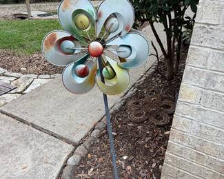 Metal Flower Garden Spinner
