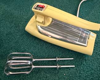 Vintage 1960s General Electric 3-Speed Portable Hand Mixer