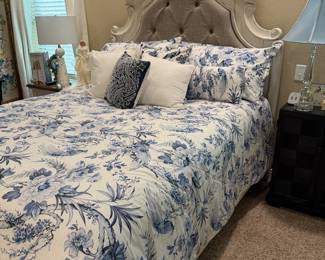 Queen size adjustable bed