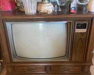 Vintage console TV!!!