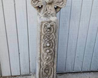 466  Lot 437h  Vintage Celtic cross garden statue