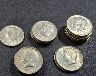 221  Lot 69  18 Kennedy silver clad half dollar coins 1965,