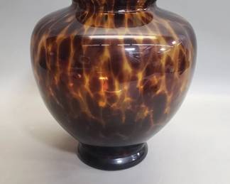 584  Lot 352  Hand blown tortoise shell pattern art glass vase