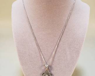 320  Lot 239  Sterling and labradorite pendant on sterling chain