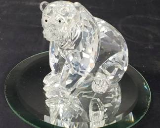 252  Lot 689  Swarovski crystal grizzly bear figurine