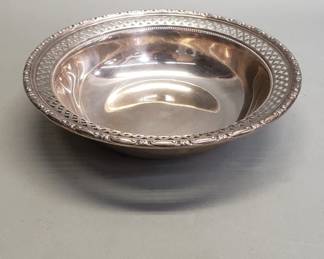 097  Lot 384  Sterling silver Towle bowl