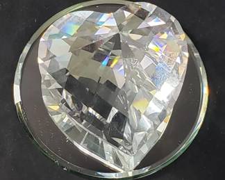 345  Lot 692  Swavorski crystal heart shaped paperweight