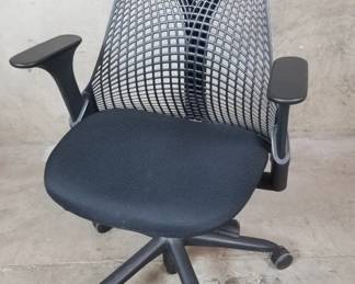 049  Lot 259  Herman Miller Sayl adjustable chair