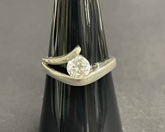 888  Lot 740h  Sterling silver and CZ ring
