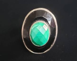 739  Lot 485  Sterling silver, malachite, and onyx ring