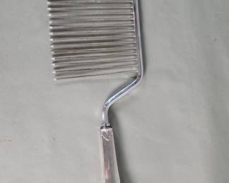 133  Lot 113  Sterling silver handle cake breaker