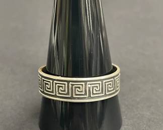 732  Lot 640h  Mens sterling silver band ring with Greek key